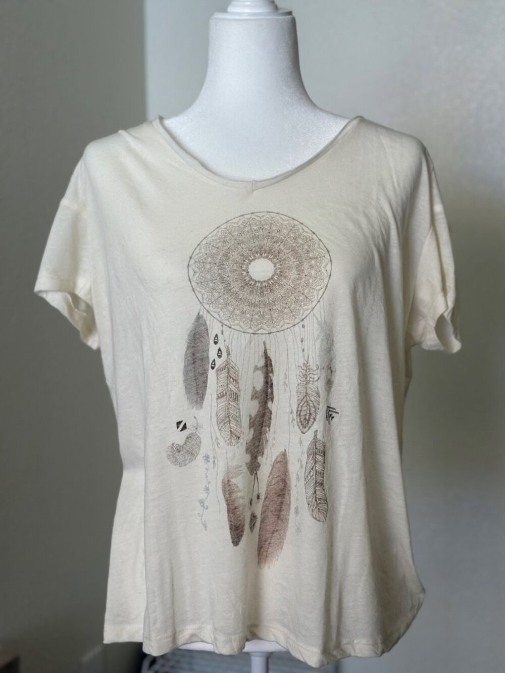 Joe Boxer Dreamcatcher Graphic T-Shirt Womens XL Cream Feather Print Boho Tee